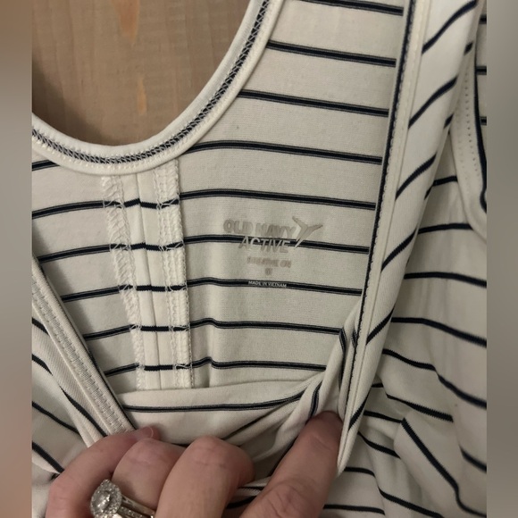 NWOT Old Navy Active Tank - Picture 2 of 6